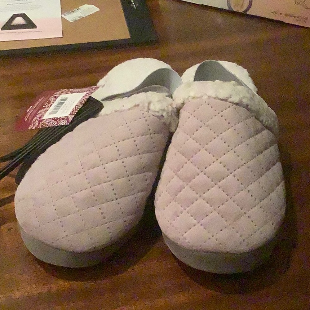 Muk Luks Polar Slippers